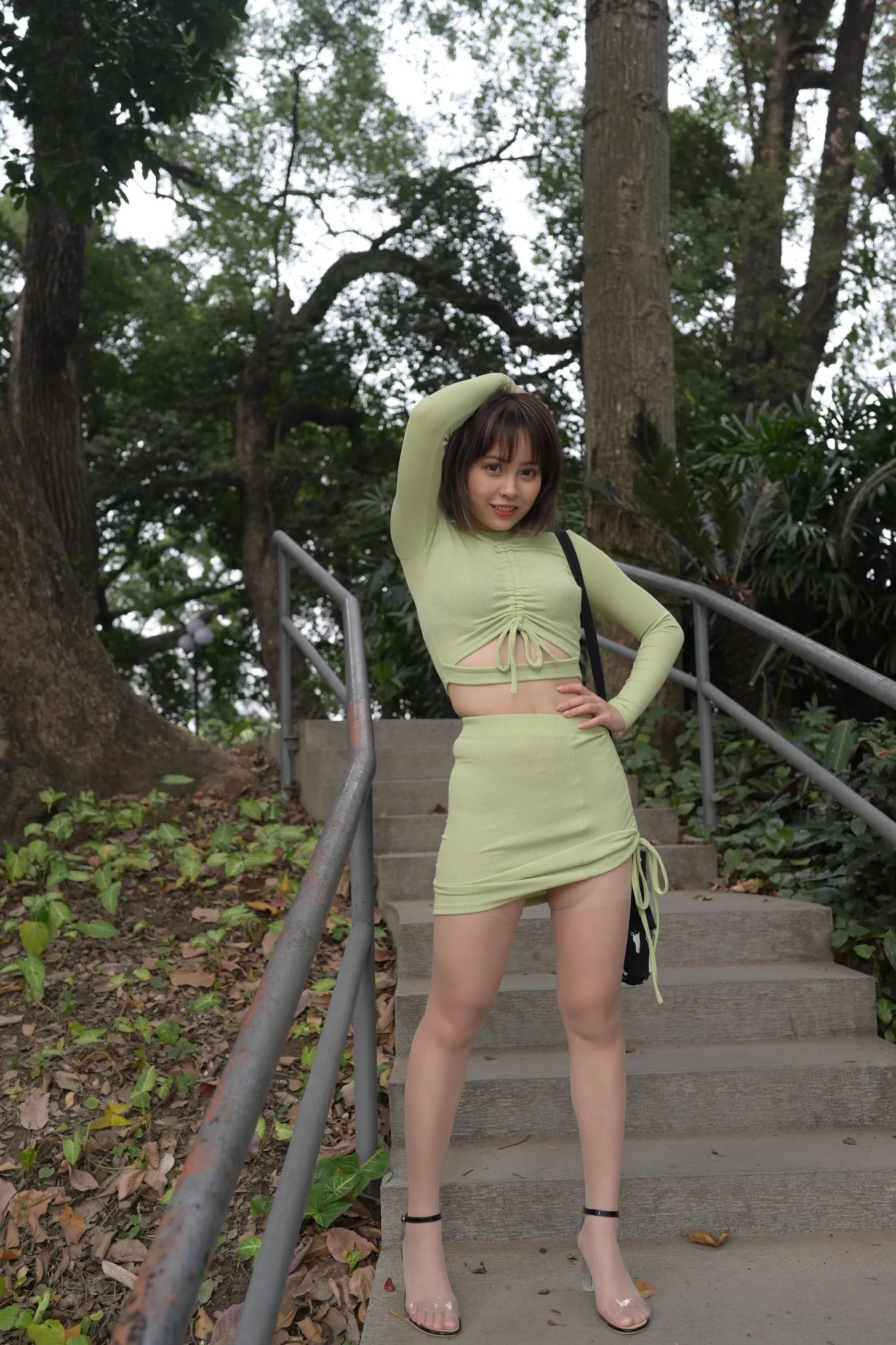 [魔镜街拍] NO.083 SM_0007程生街拍 微胖的美女肉丝袜美脚特写太性感 [413P]插图1